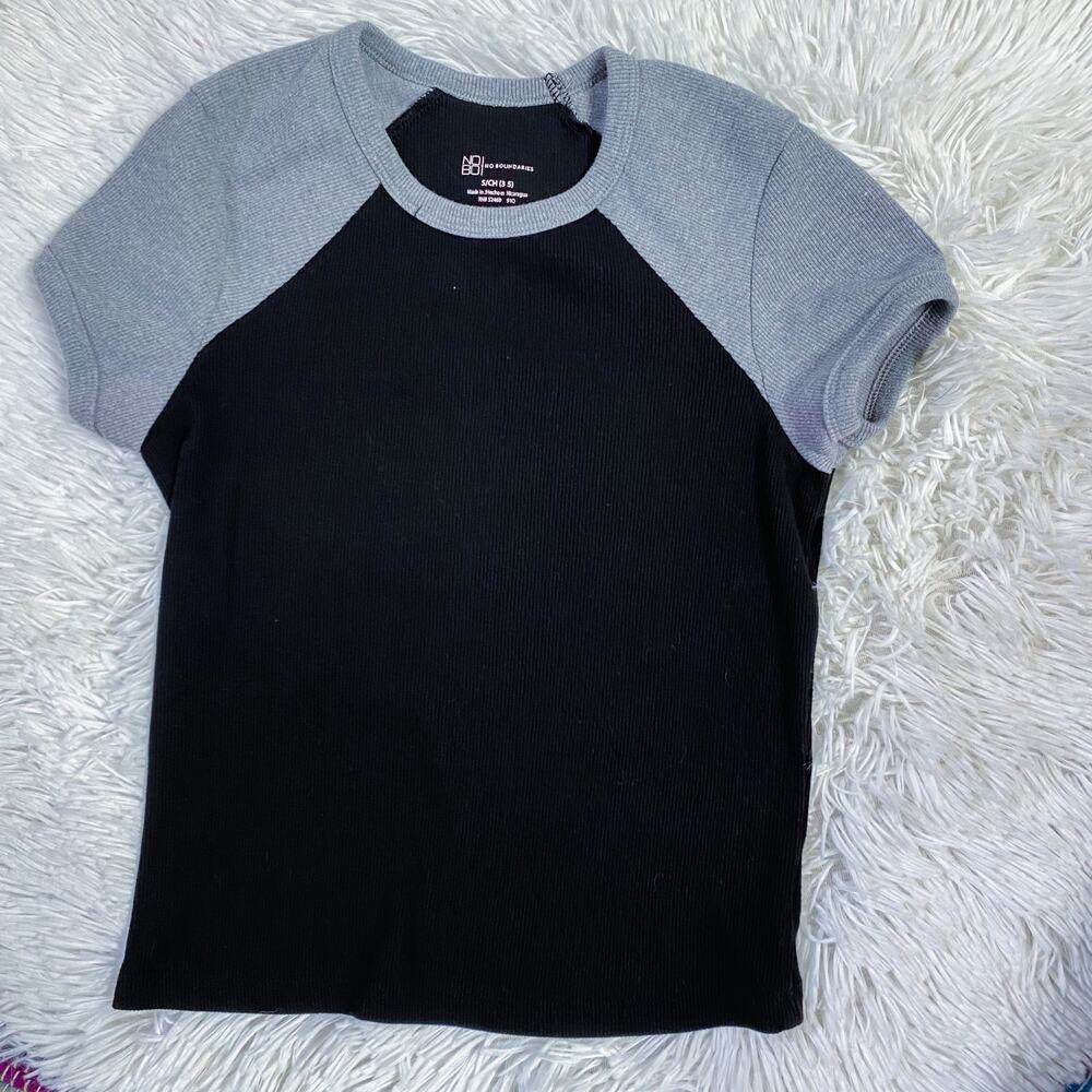 NO BOUNDARIES • Black + Gray Ribbed Crop Cropped Short Sleeve Baby Tee Top